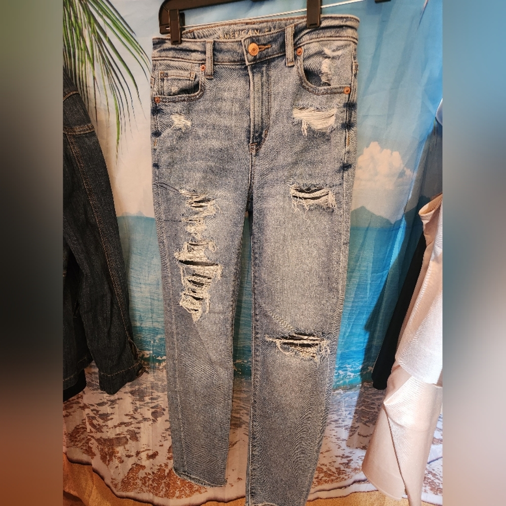 American Eagle Ripped Mom Jean size 00